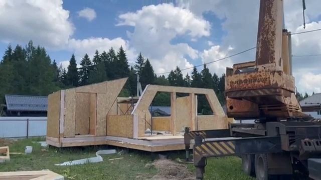 Мы приступили к сборке А-фрейм с аттиковой стеной и тамбуром. Московская область. Сегодня закончим смотреть онлайн