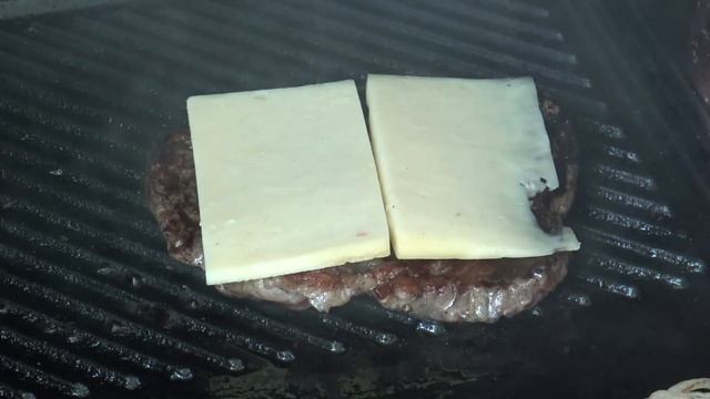 Aussie Steak and Egg Burger смотреть онлайн