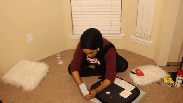 DIY FUR CHAIR USING A RUG | Under $50 Dollars смотреть онлайн