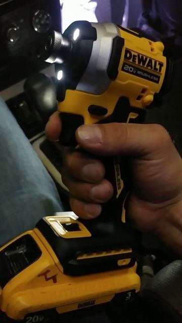 Dewalt DCF850 stubby impact driver first look смотреть онлайн