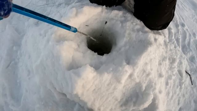ЩУКА ЕЛЕ ВЛЕЗЛА В ЛУНКУ!!! СПЕЦОПЕРАЦИЯ ПО ВЫВАЖИВАНИЮ ЩУКИ! ТРОФЕЙ ВЗЯТ! НА ЧТО ЛОВЯТ КРУПНУЮ ЩУКУ? смотреть онлайн
