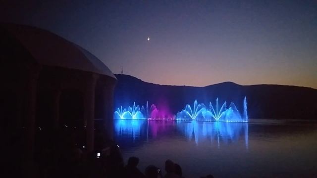 Удивительные танцующие и поющие фонтаны в Абрау-Дюрсо⛲ смотреть онлайн
