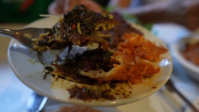 Raffi's Place смотреть онлайн