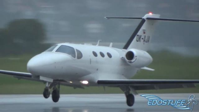 A Really Wet and Rainy Cessna 510 Citation Mustang Landing at Split Airport LDSP/SPU смотреть онлайн