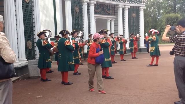 Оркестр в Петергофе смотреть онлайн