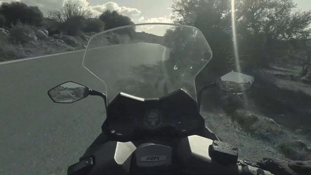 Kymco Ak550 Chicken Strips! смотреть онлайн