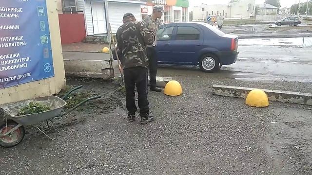 Наглые мужики не хотели сниматься просили выпить смотреть онлайн