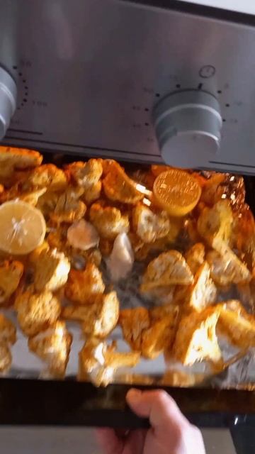 Нескучное блюдо из цветной капусты | Cauliflower recipe #shorts смотреть онлайн