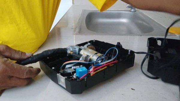 how to repair the portable digital car air pump hose