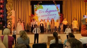 Выпускной-2023. Вальс и сюрприз первому учителю.