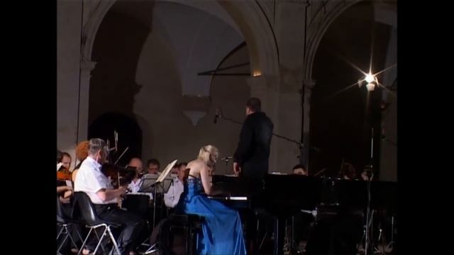 Violetta Egorova plays Grieg Concerto (fragment) смотреть онлайн
