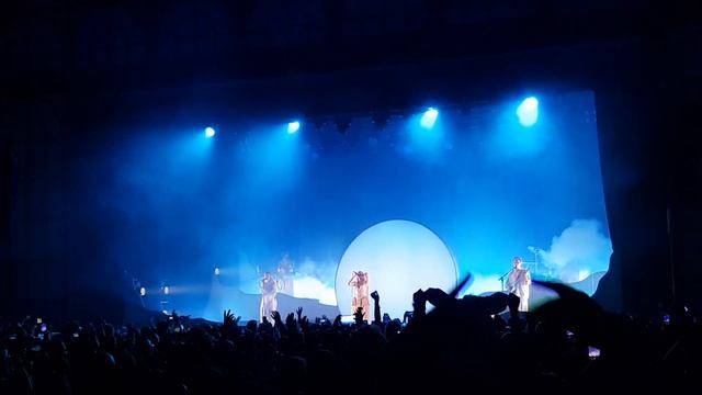 AURORA - RUNAWAY (The Music Station Príncipe Pío - Madrid - Spain 11-09-2022) смотреть онлайн