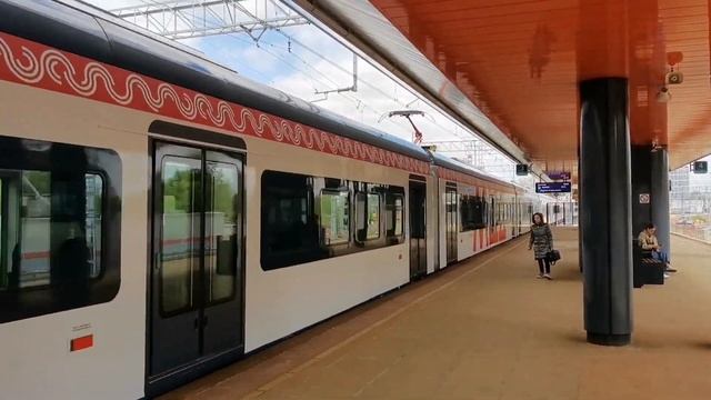 Новейший поезд! | ЭГЭ2Тв-023 "Иволга 4.0" прибывает на Марьину Рощу смотреть онлайн