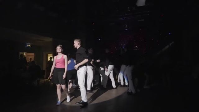 Maturitní předtančení - Horečka sobotní noci смотреть онлайн