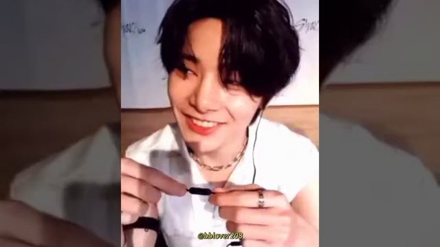 Jeongin cute parts at the video call event #jeongin #straykids смотреть онлайн