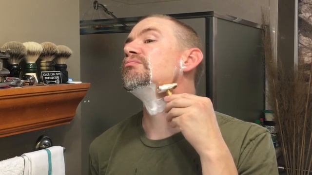 Martin de Candre, Aristocrat, Gillette Wilki and The Monarch смотреть онлайн
