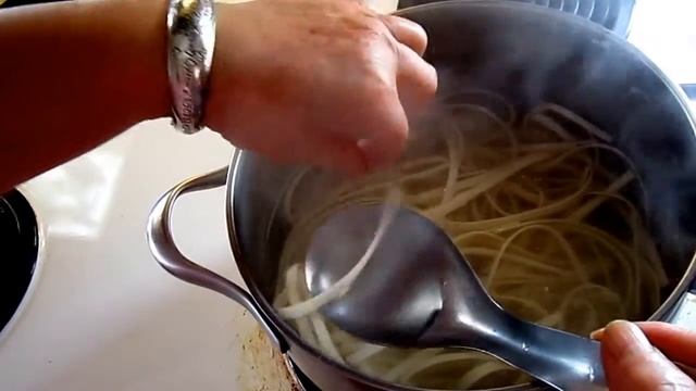 How to Make Homemade Udon Noodle Soup with No Dashi! смотреть онлайн