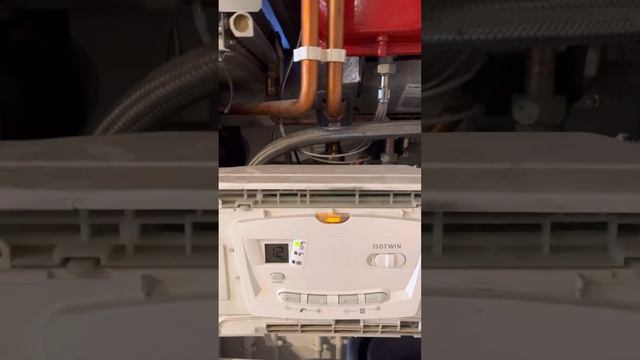 La chaudière était donné pour morte ! Saunier Duval Isotwin panne d’eau chaude смотреть онлайн