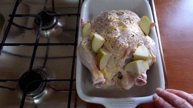 Курица 🐔 с 🍎 яблоками Муж украшает смотреть онлайн