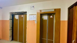 Лифты КМЗ 1990 г. в. по адресу: Улица Рабоче-Крестьянская, 50.