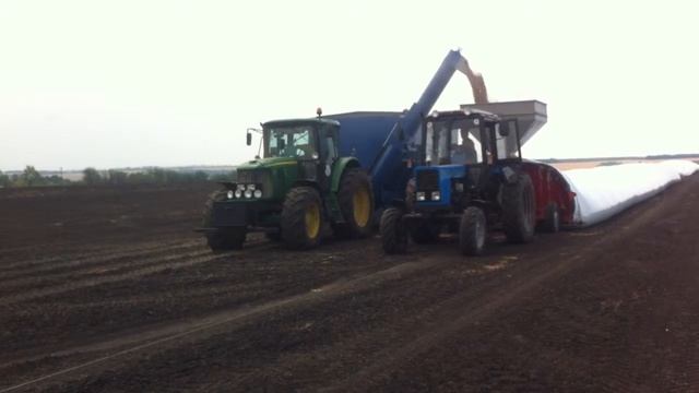 Укладка зерна в пластиковые рукава смотреть онлайн