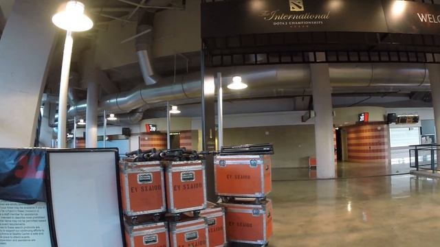 TI5: Обзор Ки-Арены незадолго до финальной стадии турнира | KeyArena Before-Main-Event overview. смотреть онлайн