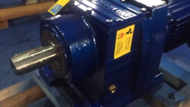MTD Gearbox blue color production in packing смотреть онлайн