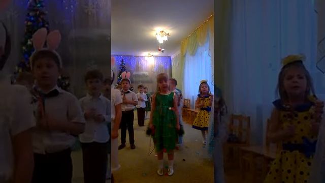 Новый год в садике Дельфин. смотреть онлайн