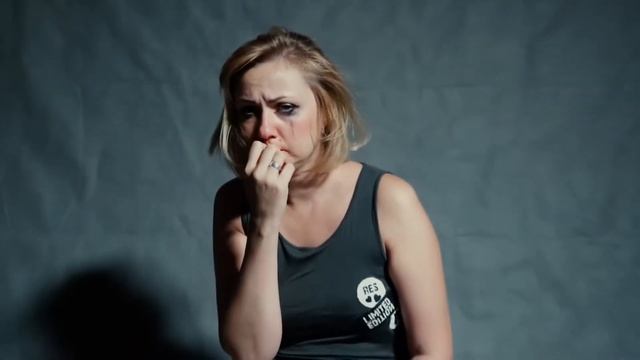 На Белом ¦ Ванесса Кочанжи ⁄ Vanessa Kochanzhi Official Video смотреть онлайн