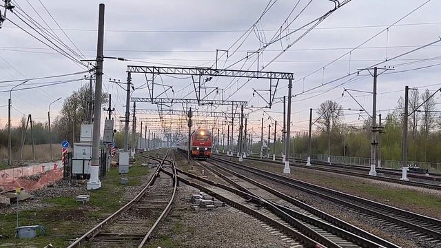 ЭП2К-234 с пассажирским поездом №259А Санкт-Петербург - Восточный Вокзал Черкизово. Москва. Славянк смотреть онлайн