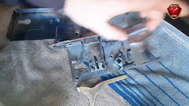 Как устроен врезной замок /how does a mortise lock work? смотреть онлайн