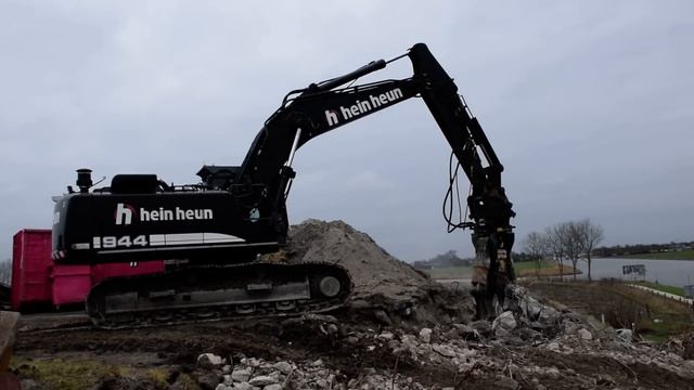 Liebherr R944C Excavator With Hydraram HCC 65V Concrete Shear - Hein Heun
