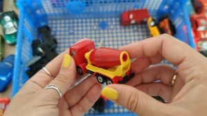 Разбор машинок. Купила игрушки и книги на барахолке. Autos. Cars