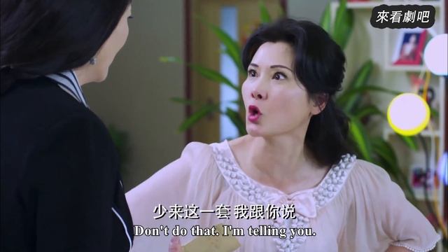 【Full Movie】女孩去祭拜去世父母，不料一個阿姨正跪在墓前，原來親媽還活著🎈Chinese Television Dramas смотреть онлайн