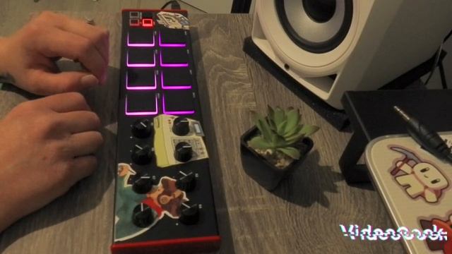 Akai LPD8 Mk2- Koala Sampler Beat_ Pushing On.... смотреть онлайн