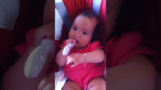 Маша и зубные щетки Nuby смотреть онлайн