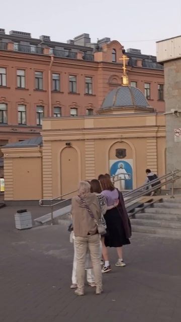 Снова в Питере. Вечером на Сенной площади-- площади пересечения трёх линий метро... смотреть онлайн