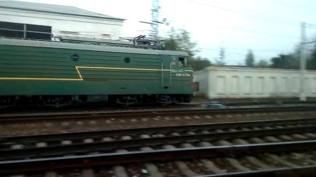 Электровоз ВЛ11-573 совершает маневры. смотреть онлайн