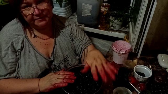 Устала как собака,и испачкалась как хрюшка. Не пугайтесь. смотреть онлайн