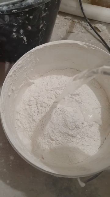 как готовить шпаклевку полимерную для выравнивания стен и потолка. супербелая. #shorts смотреть онлайн