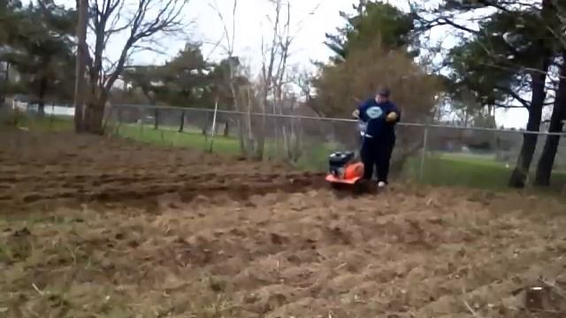 How to Use the Rototiller the Easy Way смотреть онлайн