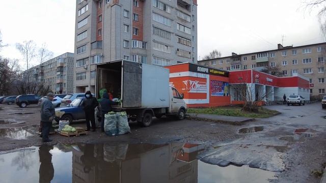 Короткая прогулка в районе пл.Меланжистов с заходом в "Озон". смотреть онлайн
