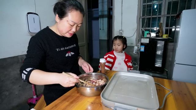 心心念念的烤肉，媳婦今天安排上，家人吃得過癮 смотреть онлайн