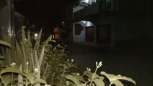 Prank pocong sampe lari pocongnya!! смотреть онлайн