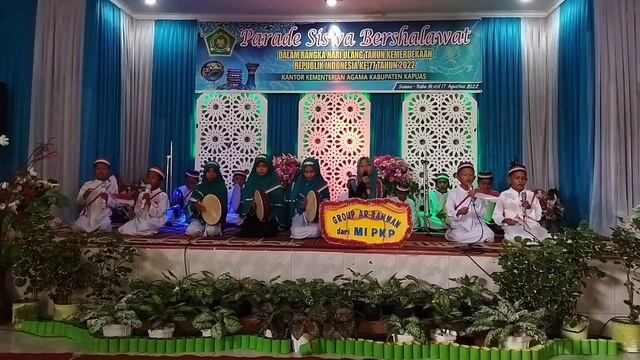 Parade Siswa Bershalawat " MIS PKP Kapuas Grub Ar-Rahman" "Menampilkan syair dengan Judul Qomaru" смотреть онлайн