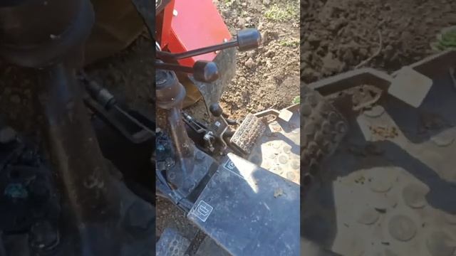 Работа с почвофрезой на тракторе МТЗ 132 Н