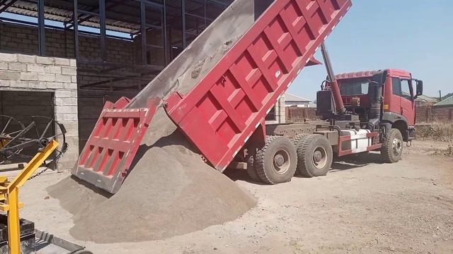 We had a delivery of 25 tons of quarry dust yesterday смотреть онлайн