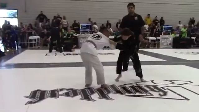 BJJ Boy Vs Girl (Boy Win!)