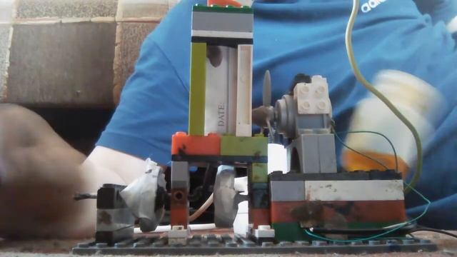 тест драйв 1циллиндрового двигателя из Лего.😂 смотреть онлайн