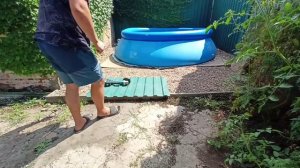 Режем китайской аккумуляторной болгаркой профлист.